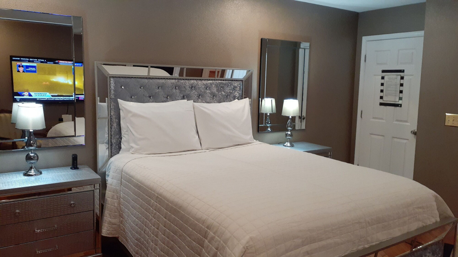 Bedroom 2, Secret Place, Kansas City