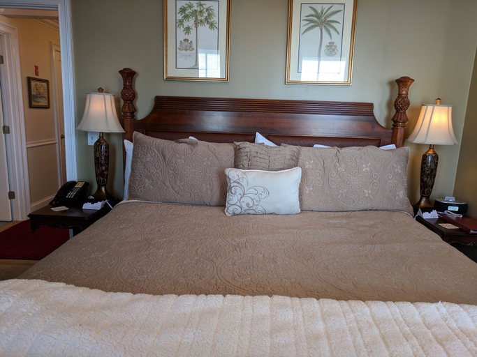 Bedroom 2, Almondy Inn, Newport