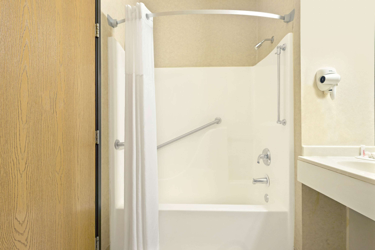 Bathroom 4, Super 8 by Wyndham Bonne Terre, Saint Francois