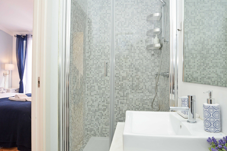 Bathroom 4, Santana Apartment, Lisbon