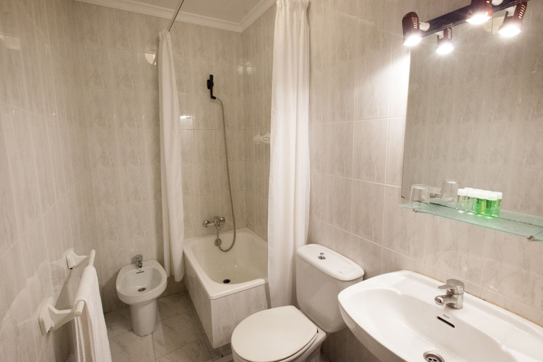 Bathroom 3, Hostal Terra Chá, Lugo
