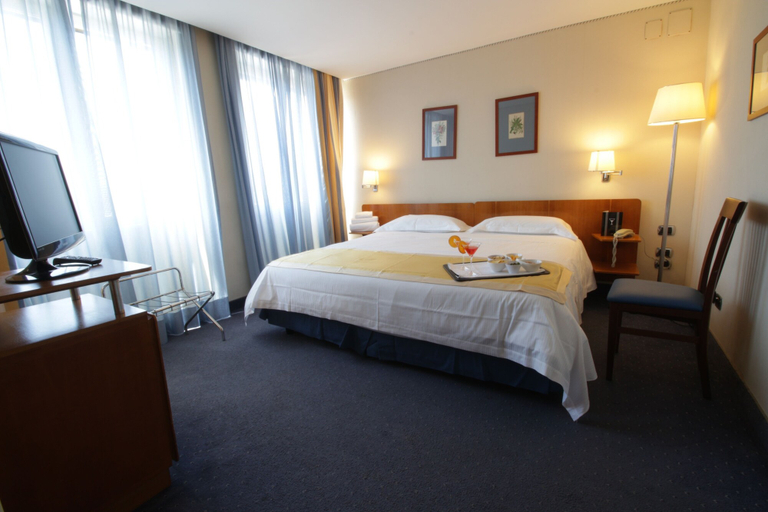 Bedroom 2, Best Western JFK Hotel, Napoli