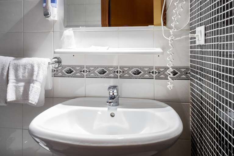 Bathroom 4, Hotel Monica, Florence
