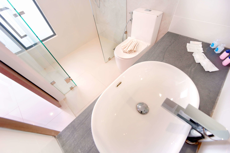 Bathroom 5, Phoenix Hotel Karon Beach, Phuket Island