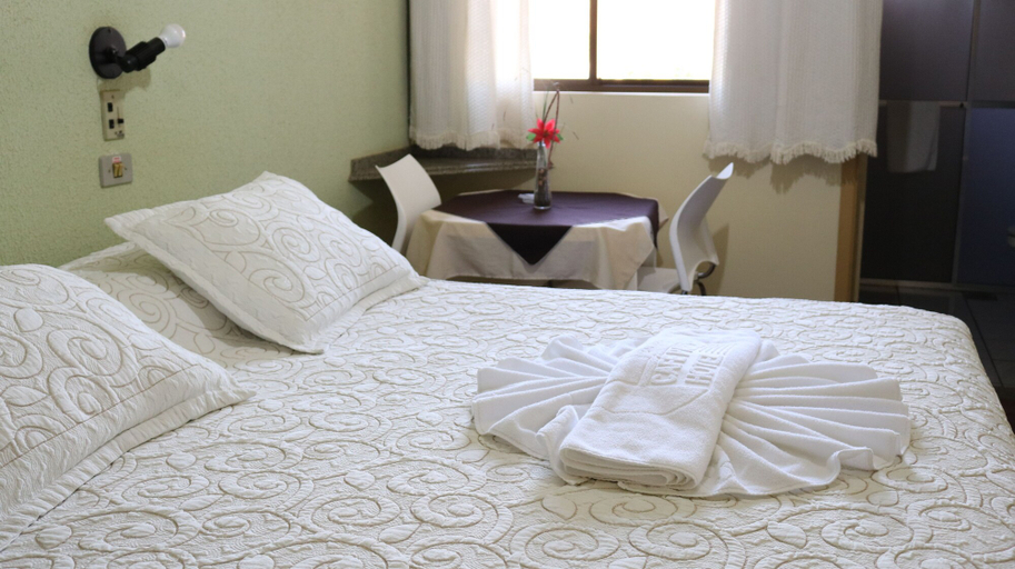 Bedroom 2, Café Palace Hotel, Três Pontas