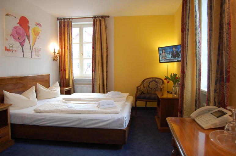 Bedroom 3, Hotel Königin Olga, Ostalbkreis