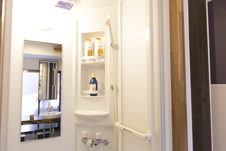 Bathroom 3, Guesthouse Tomari-ya Caters to Women, Tondabayashi