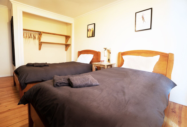 Bedroom 2, Ahoy Surf House, Peniche
