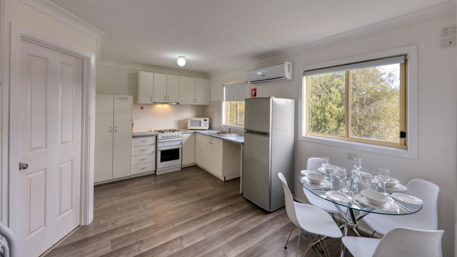 Others 4, Junee Motor Inn, Junee