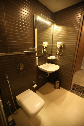 Bathroom 2, Solitaire Resort, Udaipur