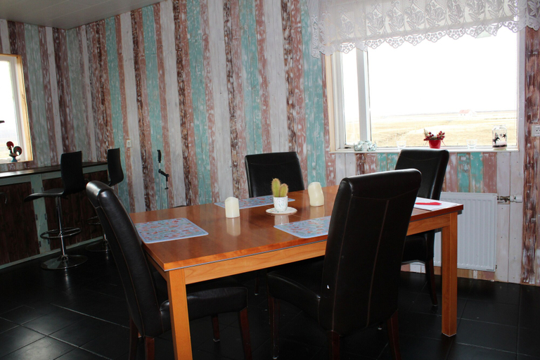 Others 4, Stóri-Bakki Guesthouse with hot tub, Norður-Hérað