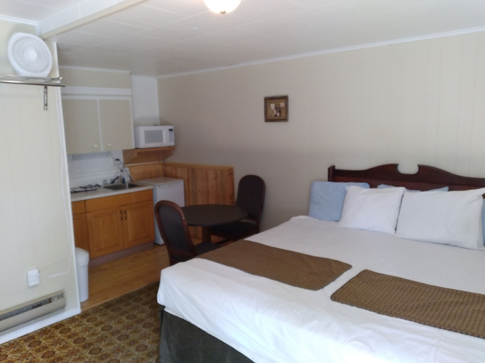 Bedroom 3, Apple Tree Inn, East Kootenay