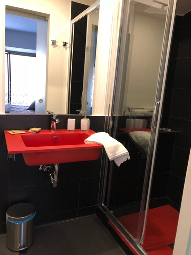 Bathroom 5, Room 94 Spagna, Roma