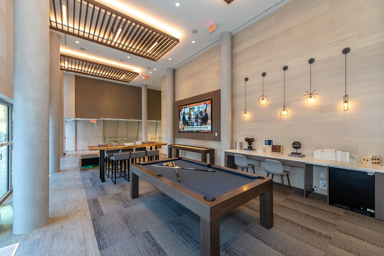 Food & Drinks 5, Global Luxury Suites Crystal City, Arlington