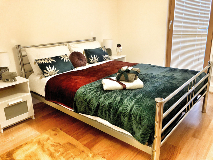 Bedroom 3, Elegant Apartment in The Wharf, Medway