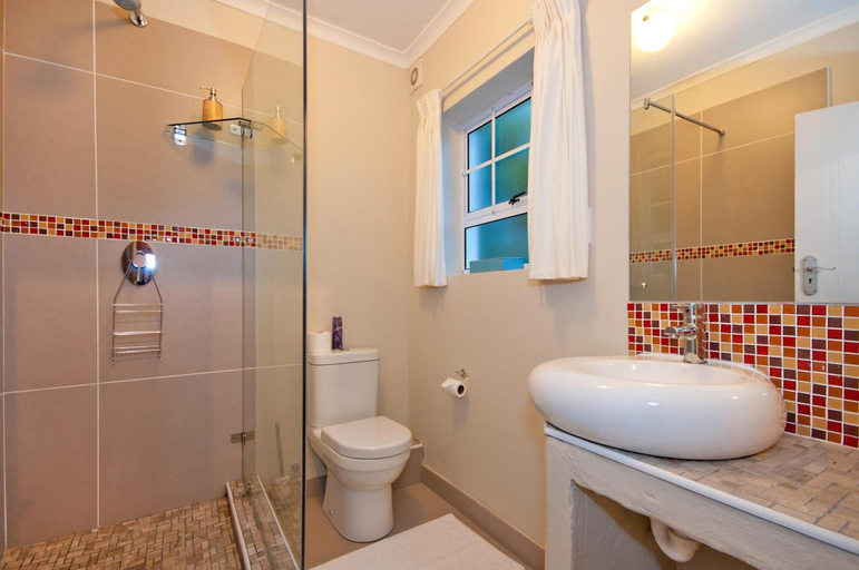 Bathroom 5, Africa Beach B&B, Nelson Mandela Bay