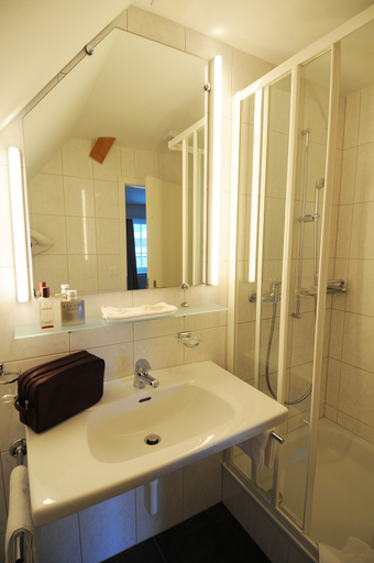 Bathroom 5, Landgasthof Kreuz, Olten