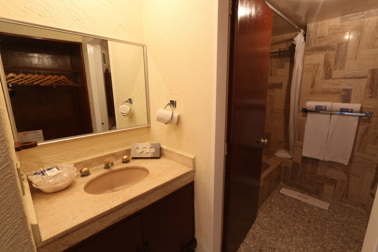 Bathroom 5, Las Torres Gemelas Acapulco, Acapulco de Juárez