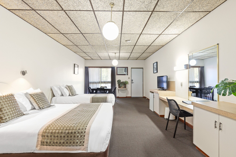 Bedroom 4, Presidential Motel, Mount Gambier