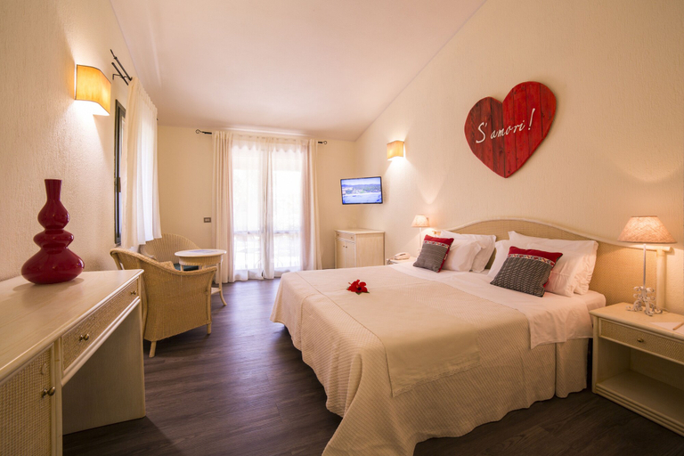 Bedroom 3, Albaruja Hotel, Cagliari