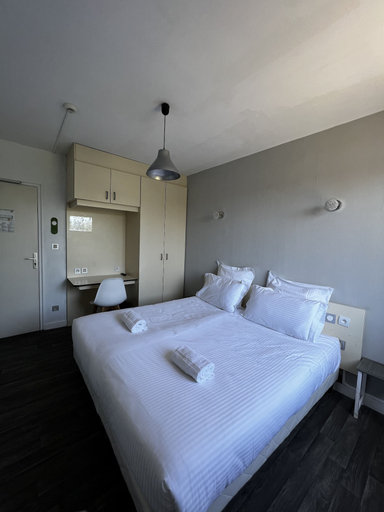 Bedroom 3, Hotel Les Montois, Manche