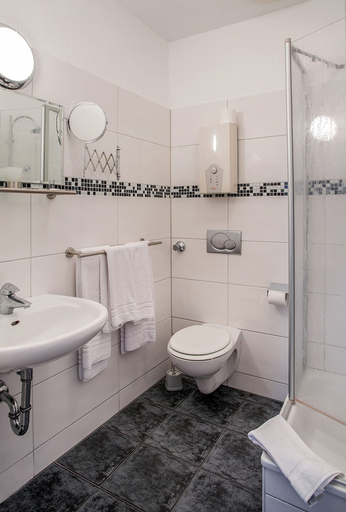 Bathroom 5, Hotel Alte Fabrik, Mettmann