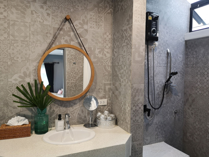 Bathroom 4, Mrs. Swan Hotel, Muang Ranong