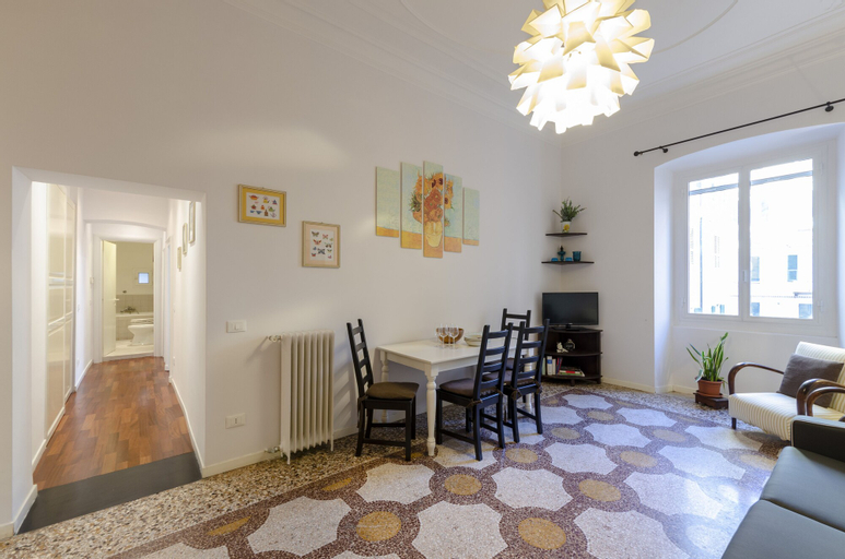 JOIVY Family Flat, 5 Mins to Piazza Corvetto, Genova