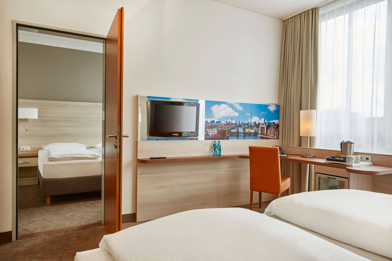 Bedroom 4, H+ Hotel Berlin Mitte, Berlin
