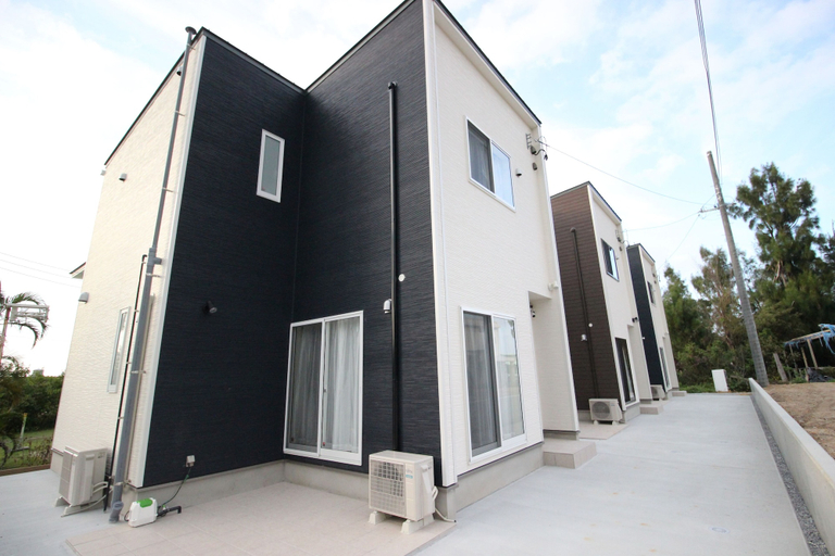 Exterior & Views 2, Coral, Onna
