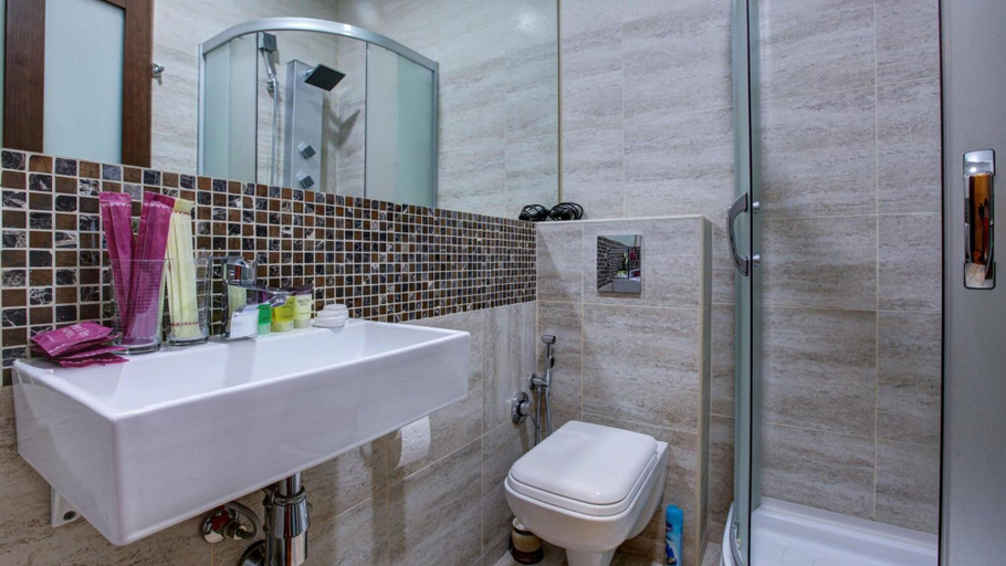 Bathroom 3, Sleepy Tom Hotel, Northern