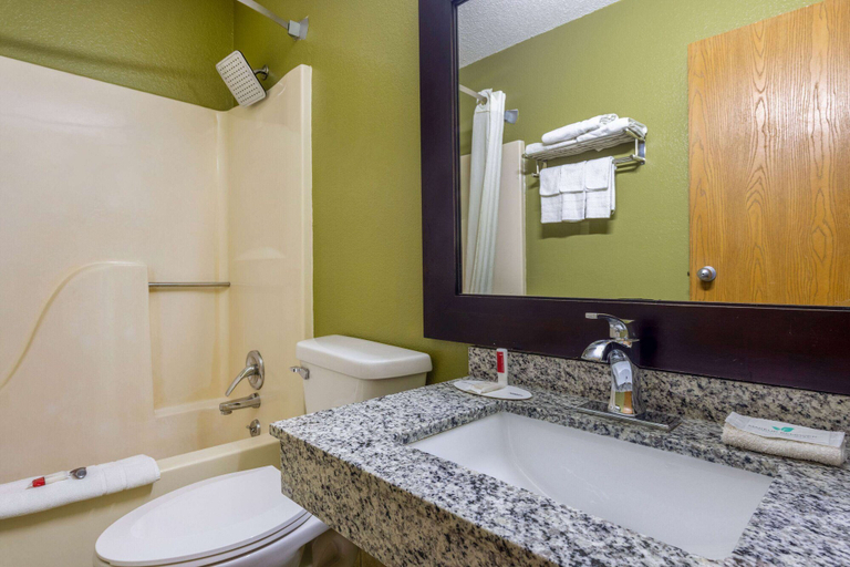 Bathroom 5, Super 8 by Wyndham El Dorado, Butler