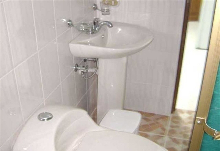 Bathroom 4, El Paraiso de Isabela, Isabela