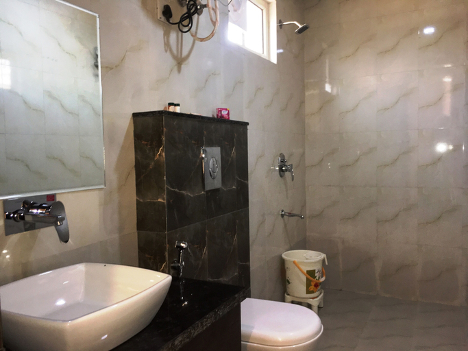 Bathroom 4, Hotel K3 Club Residency, Jhansi