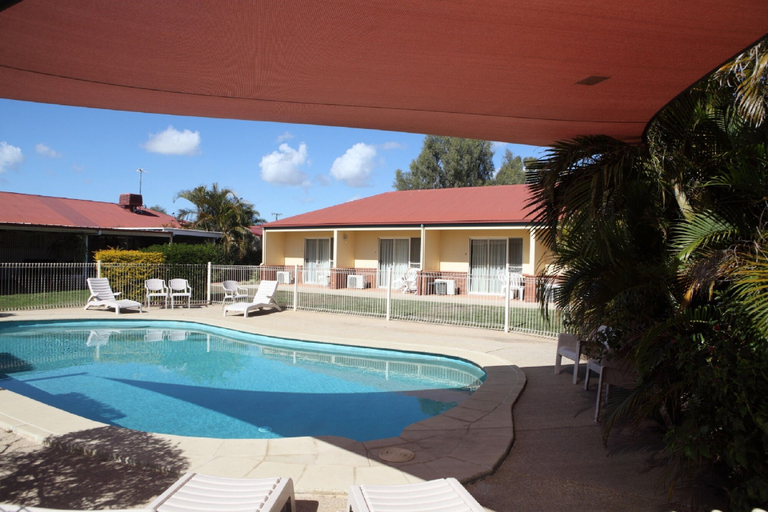 Sport & Beauty 2, Emerald Explorers Inn, Emerald