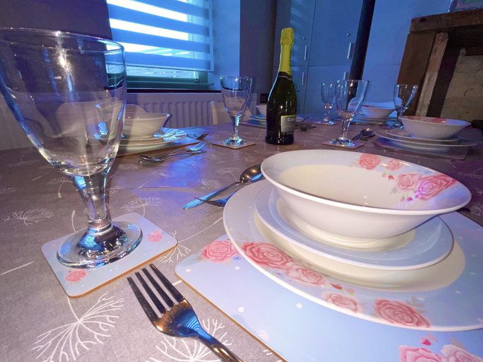 Food & Drinks 5, Sleeps 8 Snowdonia North Wales Nr Zip World, Gwynedd