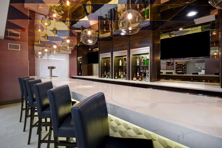 Others 5, Hampton Inn NY-JFK, New York