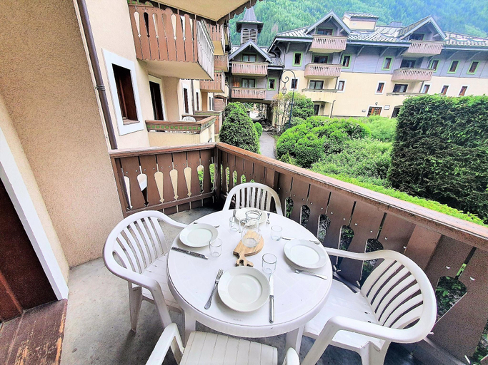 Others 5, La Ginabelle – vue Mont Blanc avec piscine, Haute-Savoie