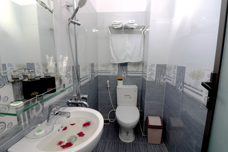 Bathroom 5, Gold Stone Homestay Hoi An, Da Nang