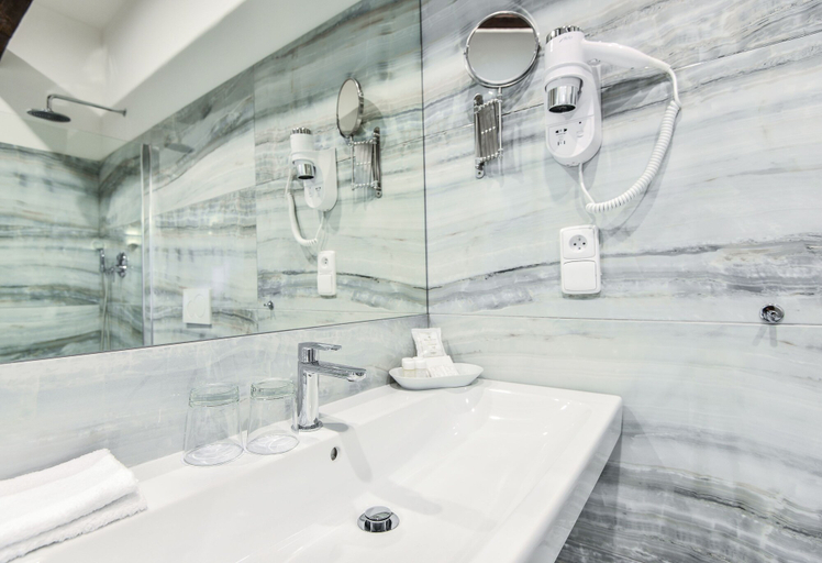 Bathroom 4, Hotel Garden Court, Praha 1