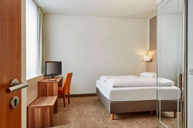 Bedroom 3, H+ Hotel Berlin Mitte, Berlin