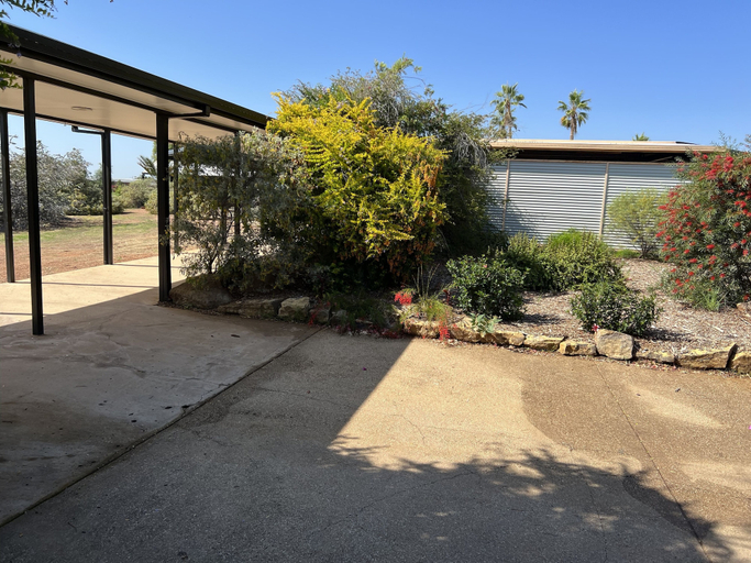 Exterior & Views 2, Albert Park Motor Inn, Longreach