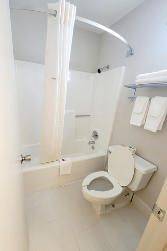 Bathroom 4, Super 8 by Wyndham Marion NC, McDowell