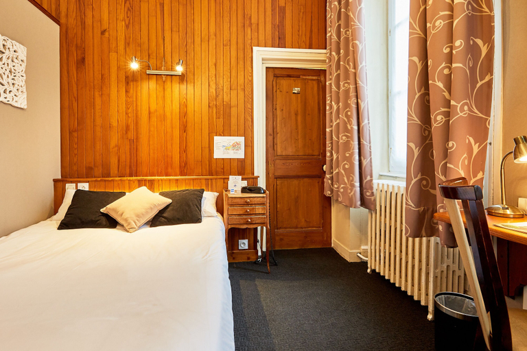 Bedroom 4, Hôtel Saint Etienne, Calvados