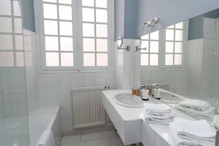 Bathroom 4, Hôtel La Réserve de Brive, Corrèze