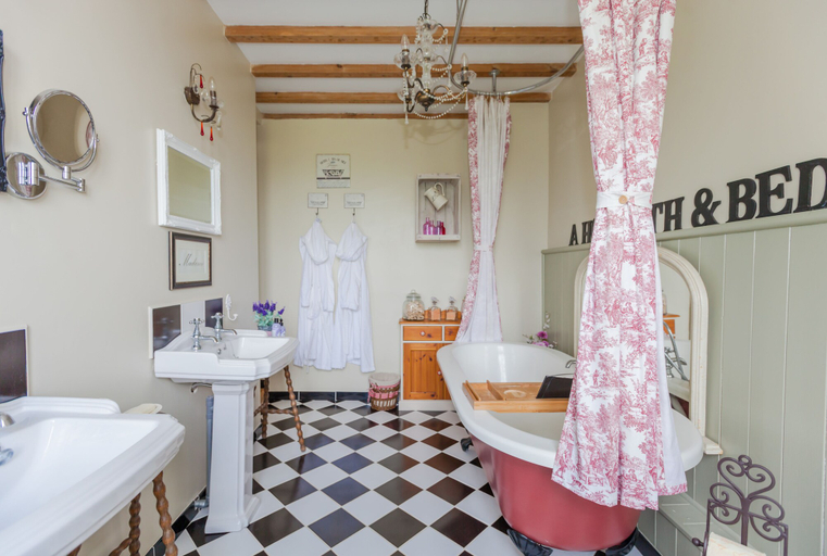 Bathroom 5, The Old Farm of Amfreville, Manche