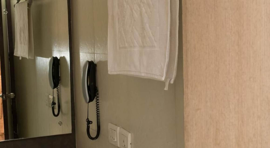 Bathroom 5, Pacific Inn Huda City Centre Sec 41, Gurgaon