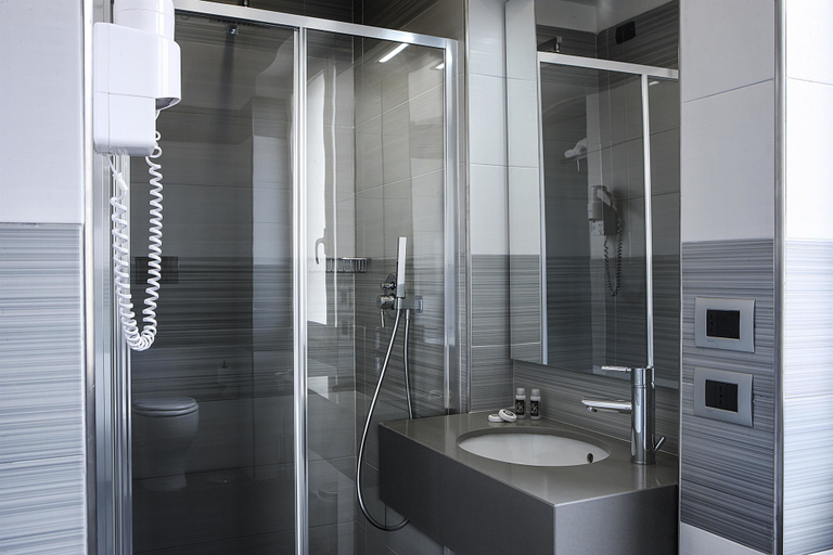 Bathroom 4, Best Western JFK Hotel, Napoli