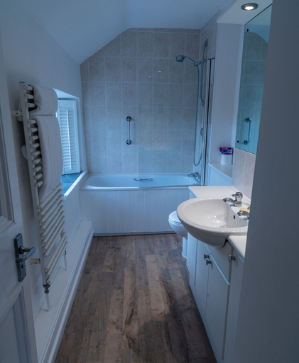 Bathroom 4, The Carpenters Arms, Bath and North East Somerset