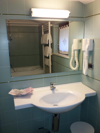 Bathroom 4, Il Castellaccio, Perugia